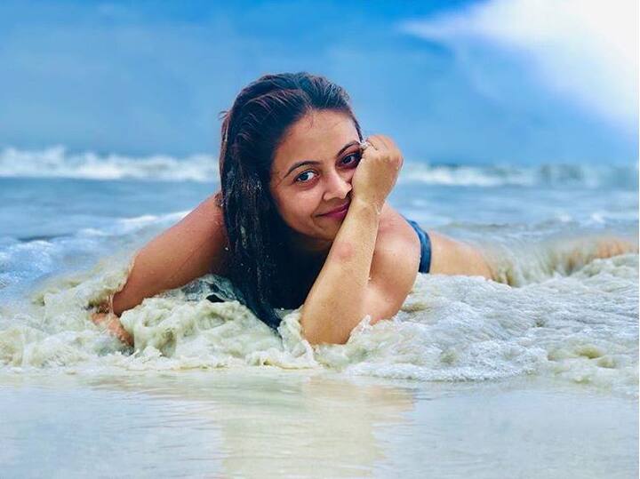 इस बार सुर्खियों में होने की वजह देवोलीना का टीवी किरदार नहीं, वे बल्कि अपनी चंद बोल्ज तस्वीरों की वजह से सुर्खियों में हैं.