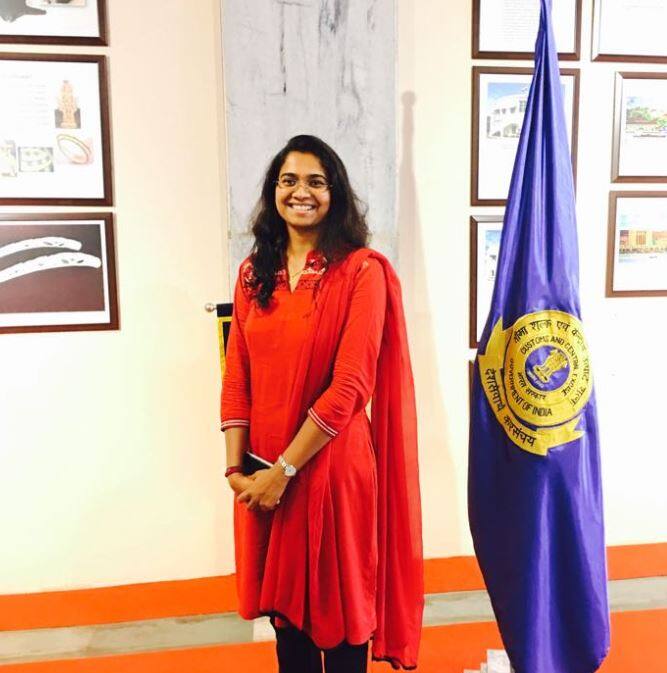 वहीं साल 2016 में कर्नाटक की नंदिनी के. आर. ने संघ लोकसेवा आयोग (यूपीएससी) की परीक्षा में टॉप किया था. नंदिनी इससे पहले भी आईएस के लिए चुन ली गई थीं. लेकिन उन्हें भी अनुदीप की तरह ही भारतीय राजस्व सेवा में अधिकारी के तौर पर तैनाती हुई. इसके बाद ही उन्होंने भी ये निर्णय किया कि वो आगे और एटेम्पट देंगी और भारतीय प्रशासनिक सेवा के लिए कार्य करेंगी.