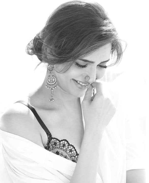  करिश्मा बहुत दिनों के बात एकता कपूर के बैनर में वापस आ रही हैं. नागिन अपने पिछले सीजन में काफी हिट साबित हुआ था. जाहिर है इस बार करिश्मा तन्ना से भी लोगों को काफी उम्मीदें होंगी.