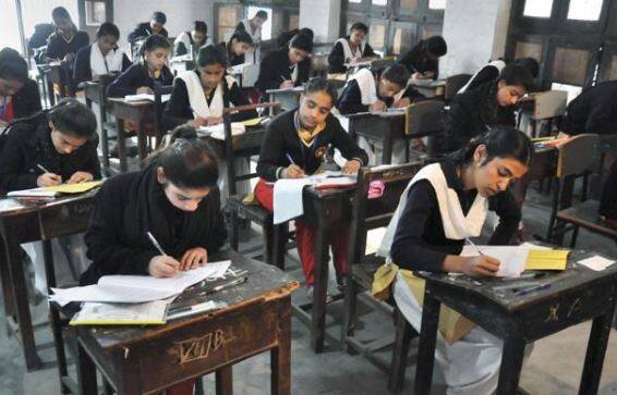 यूपी बोर्ड इंडिया का सबसे बड़ा एजुकेशन बोर्ड है और इस साल करीब 66 लाख स्टूडेंट्स ने 10वीं और 12वीं क्लास के एग्जाम के लिए रजिस्ट्रेशन करवाया था. 29,81,327 स्टूडेंट्स ने इस साल 12वीं के एग्जाम के लिए, जबकि 36,55,691 स्टूडेंट्स ने 10वीं क्लास के लिए रजिस्ट्रेशन करवाया. इसके साथ ही यूपी बोर्ड के इतिहास में यह पहला मौका है, जब रिजल्ट अप्रैल के महीने में घोषित किए जा रहे हैं.