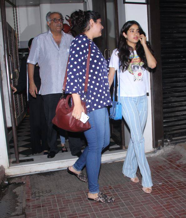 बता दें कि अंशुला और अर्जुन बोनी कपूर की पहली पत्नी मोना कपूर के बच्चें है. वहीं जाह्नवी और खुशी उनकी दूसरी पत्नी श्रीदेवी की बेटियां हैं. (तस्वीर: मानव मंगलानी)