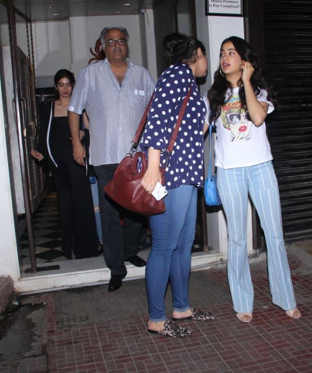 श्रीदेवी के निधन के बाद पूरा परिवार जाह्नवी और खुशी का बेहद ध्यान रख रहा है ताकि उन्हें मां की कमी महसूस न हो. (तस्वीर: मानव मंगलानी)