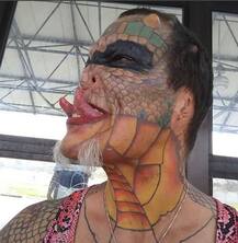 ड्रैगन बनने के लिए इस महिला ने खर्च किए 40 लाख रूपए, अब लगती हैं बेहद डरावनी