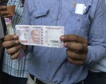 ATM से निकले नकली और फटे नोट, बैंक ने नहीं सुनी शिकायत