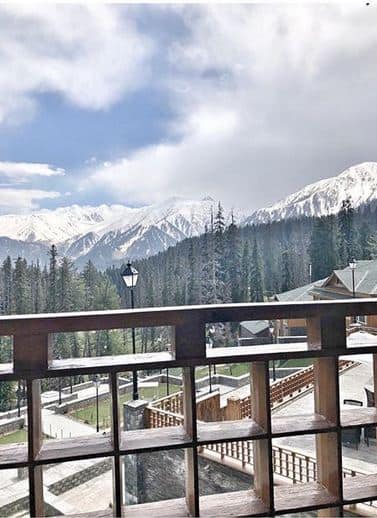 समांथा ने अपने कमरे के बाहर की तस्वीरें भी शेयर की हैं.  