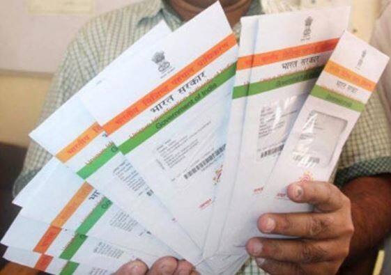 TRAI chairman tweets Aadhaar number, with a challenge TRAI के अध्यक्ष ने खुलेआम अपना आधार नंबर ट्वीट कर लोगों को दिया चैलेंज, चंद मिनटों में ही खुल गई पोल