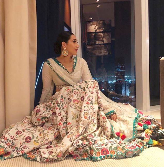 एशियन डिजाइनर वीक (एडीडब्ल्यू) के आयोजक रॉबी रावत ने कहा कि बहुत से लोग यह महसूस करते थे कि एशिया के विभिन्न भागों से डिजाइनर्स को एक मंच पर लाने की काफी जरूरत है. क्योंकि बहुत से लोगों को यह महसूस होता था कि आज सारी लाइमलाइट एंटरटेनमेंट इंडस्ट्री के लोगों पर है और डिजाइनर को उनके काम का श्रेय नहीं मिल पाता. इसी को ध्यान में रखकर इसकी शुरुआत की गई. Photo- Instagram @therealkarismakapoor