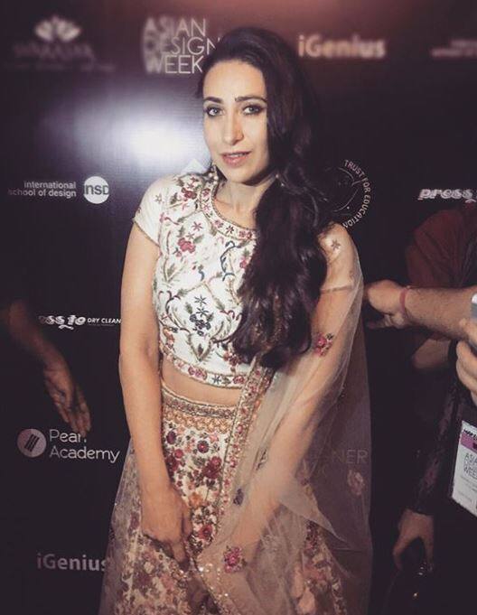 इस शो में विदेश के दूसरे प्रतिभाशाली डिजाइनर्स ने भी अपने संग्रह पेश किए, जिसमें अफगानिस्तान से नाजीला कुटूर, श्रीलंका से इंद्रजीत मुथैया और कजाकिस्तान से अभिशेव कोईराला शामिल थे. Photo- Instagram @therealkarismakapoor