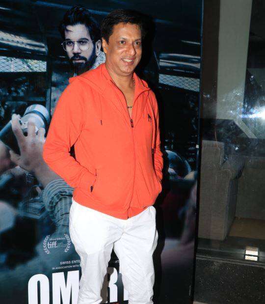 हंसल मेहता की फिल्म 'ओमेर्टा' की स्क्रीनिंग में फिल्म निर्देशक मधुर भंडारकर भी नजर आए. 