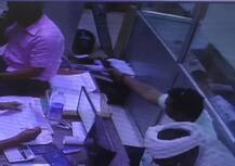 पुलिस कांस्टेबल ने मामूली विवाद में कार सर्विस सेंटर में की फायरिंग