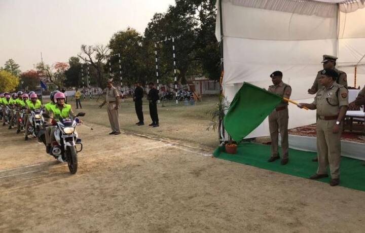 डीजीपी ओपी सिंह ने इन्हें रवाना करने से पहले टीम के हर मेंबर से परिचय प्राप्त किया. साथ ही उन्होंने इन बाइक्स पर चलने वाली महिलाओं से उनके ड्राइविंग लाइसेंस के बारे में भी पूछा. डीजीपी ने इस मौके पर कहा कि वाराणसी से शुरू होने वाला पहला आल फीमेल फैंटम स्क्वाड पूरे प्रदेश के लिए मिसाल बनेगा. उन्होंने यूपी में एंटी-रोमियो स्क्वाड से हुई परेशानियों को याद दिलाया. उन्होंने कहा कि इस दस्ते को ध्यान रखना होगा कि कोई भी नागरिक बिना वजह परेशान न किया जाए. उन्होंने इस दस्ते को पूरी संवेदनशीलता बरतते हुए काम करने की सलाह दी.