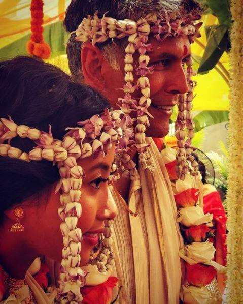 मिलिंद और अंकिता की शादी की बाद की तस्वीरों पर नजर दौड़ाएं तो साफ है कि ये कपल एक नया है ट्रेंड सेट कर रहा है.