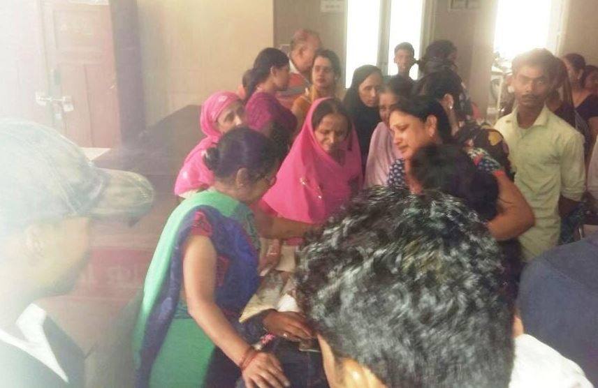 गृहमंत्री, डीजीपी वाराणसी में मौजूद, 18 साल के खूंखार अपराधी ने कर दी कपड़ा व्यवसायी की हत्या cloth merchant shot dead by criminals in Varansi गृहमंत्री, डीजीपी वाराणसी में मौजूद, 18 साल के खूंखार अपराधी ने कर दी कपड़ा व्यवसायी की हत्या