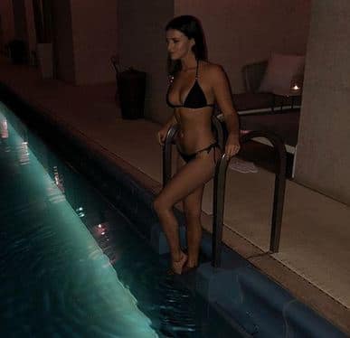 बहरहाल, 26 वर्षीय लुसी और स्कारलेट की कैट फाइड इंडस्ट्री में आम बात नहीं है लेकिन हम आपको दिखा रहे हैं लुसी की सोशल मीडिया पर पोस्ट हुई कुछ बेहतरीन फोटोशूट की तस्वीरें.