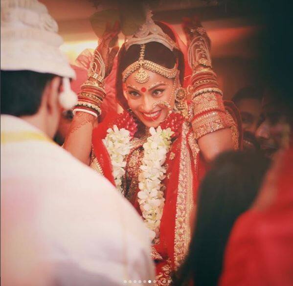 शादी में बिपाशा बेहद खूबसूरत नजर आ रही थीं. (Photo: bipashabasu)