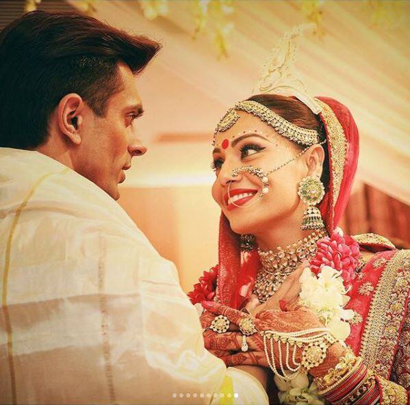 इसके साथ ही करन ने भी अपने सोशल मीडिया अकाउंट पर शादी की तस्वीर साझा करते हुए एक लंबा सा पोस्ट लिखा है. (Photo: bipashabasu)