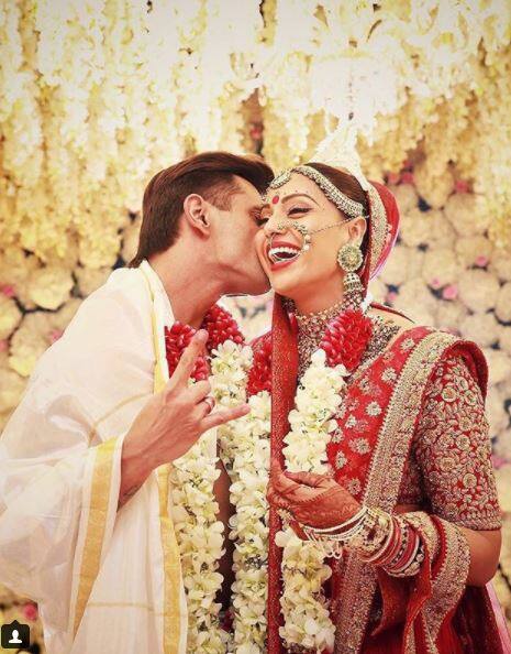 दोनों का इंस्टाग्राम एकाउंट देखें तो साफ है कि ये कपल शादी के बाद सारा समय एक दूसरे को दे रहा है. बिपाशा और करन की जोड़ी को फैंस काफी पसंद करते हैं. Photo: bipashabasu)