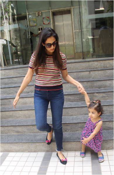 बता दें कि साल 2015 में बॉलीवुड स्टार शहिद कपूर ने दिल्ली की मीरा राजपूत के साथ शादी रचा ली थी. 