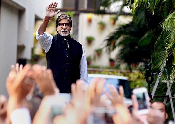 Amitabh bachchan meets his fans at jalsa जब अपने फैन्स से अलग अंदाज में मिले अमिताभ बच्चन