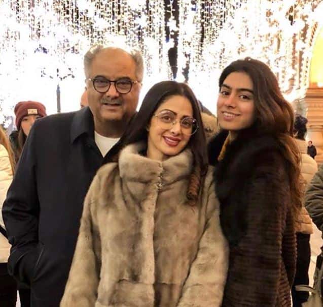 बॉलीवुड की लीजेंड एक्ट्रेस श्रीदेवी की मौत को दो महीने से ज्यादा का वक्त बीत गया है. श्रीदेवी की मौत के कुछ वक्त बाद ही उनके पति बोनी कपूर ने ऐलान किया था कि वो अपनी पत्नी के जीवन पर फिल्म बनाने वाले हैं. 