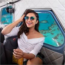 सी प्लेन से घूमने निकली परिणीति चोपड़ा, देखें खूबसूरत तस्वीरें