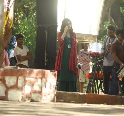 फिल्म में कृति के साथ दिलजीत भी हैं.