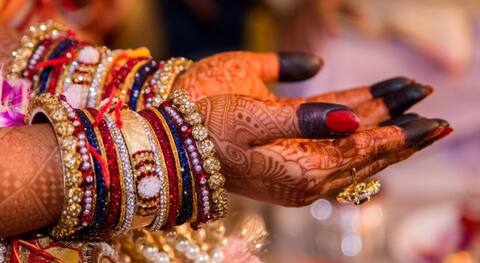 मध्य प्रदेश: लड़की का धर्म परिवर्तन करा कर हुआ निकाह, बीजेपी नेताओं ने दिया आशीर्वाद मध्य प्रदेश: लड़की का धर्म परिवर्तन करा कर हुआ निकाह, बीजेपी नेताओं ने दिया आशीर्वाद