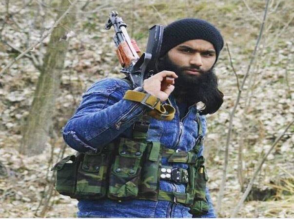 top Hizbul commander, Sameer Tiger gunned down in Pulwama आतंकी बोला- शुक्ला, मां का दूध पिया है तो सामने आओ..लड़ो, सुबह मेजर शुक्ला ने चिथड़े उड़ा दिए