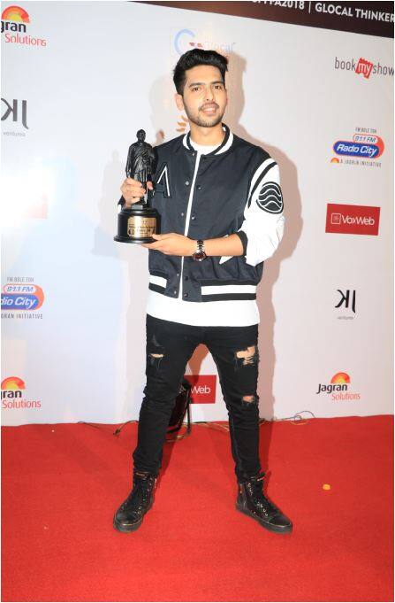 दादासाहेब फाल्के एक्सीलेंसी अवॉर्ड समारोह में अरमान मलिक ने बेस्ट प्लेबैक सिंगर का अवॉर्ड अपने नाम किया.
