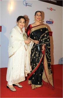 इन सेलेब्स के नाम रहा \'दादासाहेब फाल्के एक्सीलेंस अवॉर्ड\', देखें तस्वीरें