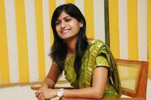 स्वयंभू बाबा ने कलेक्टर को चप्पल से \'आशीर्वाद\' देने का किया प्रयास