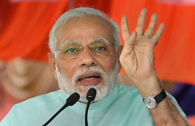 PM Modi says, Rahul gandhi disrespect towards DeveGowda is not acceptable सर्वे में त्रिशंकु सरकार के संकेत, पीएम ने डाले देवगौड़ा पर डोरे, कहा-मैंने किया सम्मान, कांग्रेस कर रही अपमान