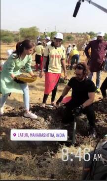 लेबर डे: आलिया भट्ट और आमिर खान ने मराठवाड़ा गांव में किया श्रमदान