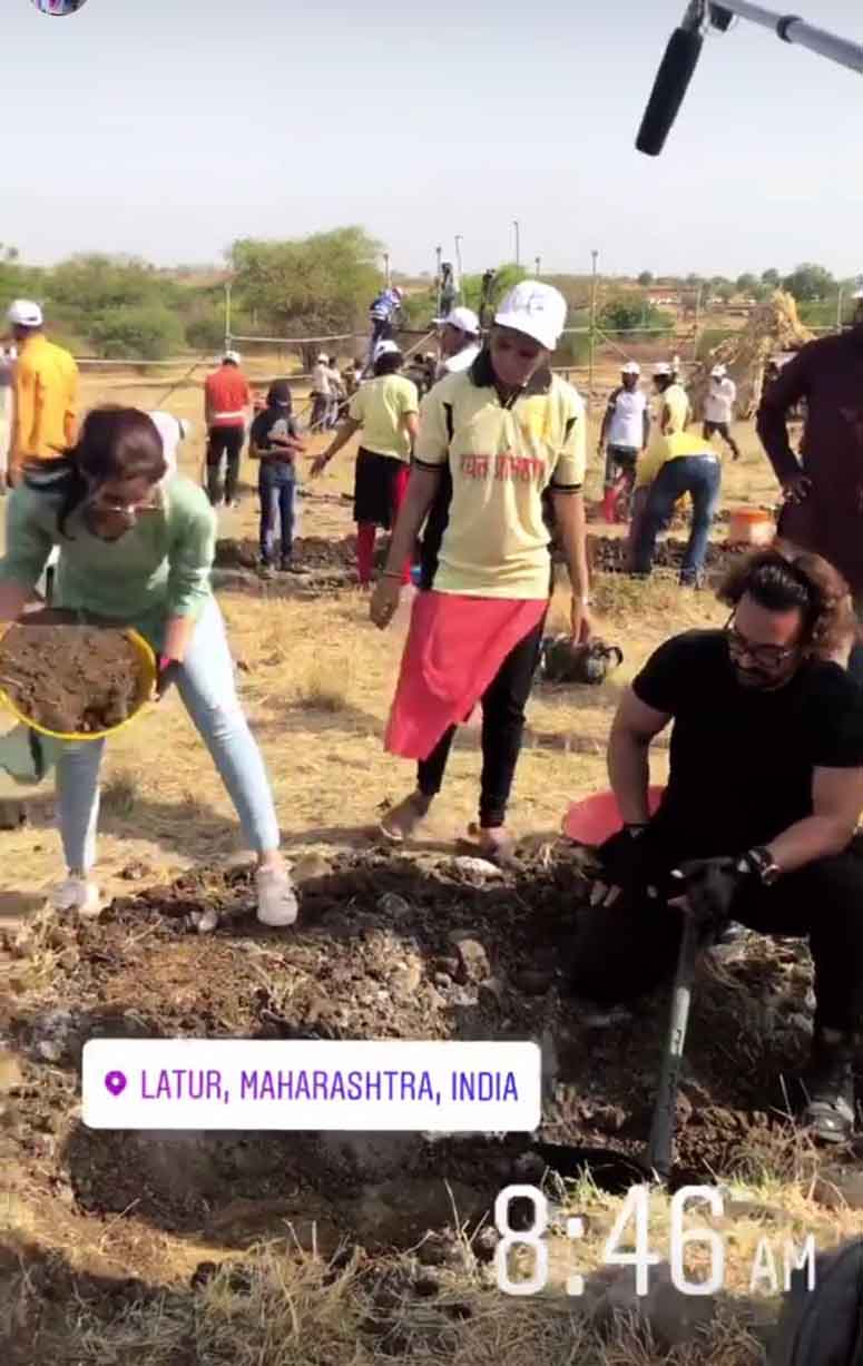 लेबर डे: आलिया भट्ट और आमिर खान ने मराठवाड़ा गांव में किया श्रमदान