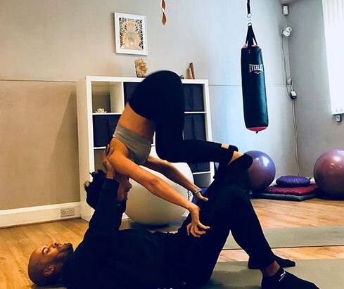 माइलीन अपनी बेटी तो कभी अपने प्रेमी संग वर्कआउट करती नजर आती हैं. 