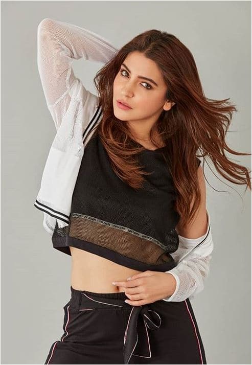 बीते साल विराट कोहली से शादी को लेकर चर्चा में रहीं अनुष्का शर्मा कॉलेज के दिनों से ही मॉडलिंग में करियर बनाना चाहती थीं. अपने करियर को कामयाबी की बुलंदियों तक पहुंचाने के लिए अनुष्का ने कॉलेज खत्म कर बंग्लुरू से मुंबई का रुख किया. 