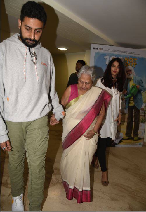 इस उम्र में जया बच्चन की मां इंदिरा भादुड़ी काफी फिट नजर आ रही हैं. (तस्वीर: मानव मंगलानी)