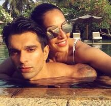 अभी भी रोमांस में डूबी हुई है बिपाशा बसु, पूल में रोमांस की तस्वीरें की शेयर