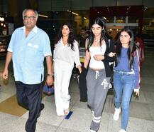 In Pics: श्रीदेवी का \'राष्ट्रीय पुरस्कार’ लेने जाह्नवी और खुशी के साथ दिल्ली पहुंचे बोनी कपूर