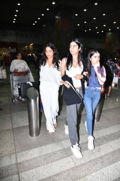 इस अवॉर्ड के लिए श्रीदेवी के नाम का अनाउंसमेंट अप्रैल में ही हो गया था. इसके बाद पूरा परिवार काफी खुश हो गया था हालांकि बोनी कपूर कुछ इनोशनल भी हो गए थे. (तस्वीर: मानव मंगलानी)