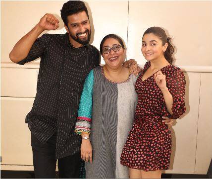 आलिया के साथ फिल्म में उनके पति का रोल अदा करने वाले विकी कौशल और फिल्म की डायरेक्टर मेघना गुलज़ार भी ‘राजी’ की प्रमोशन का काम देख रही हैं. 