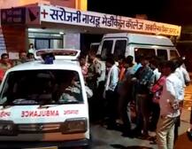 यूपी में तूफान से 45 की मौत, सीएम योगी ने फोन पर पूछे हालात, दिए मदद के निर्देश