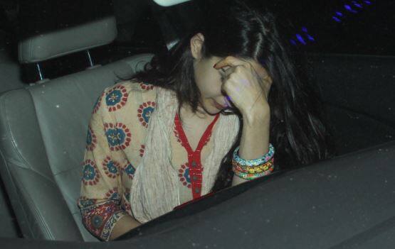 बॉलीवुड अभिनेता सैफ अली खान की बेटी सारा अली खान हाल ही में पापा से मिलने उनके घर पहुंचीं. ऐसे में घर के बाहर उन्हें कैमरें में कैद किया गया. आगे की स्लाइड्स में देखिए सारा की इस दौरान की तस्वीरें. (तस्वीर: मानव मंगलानी)