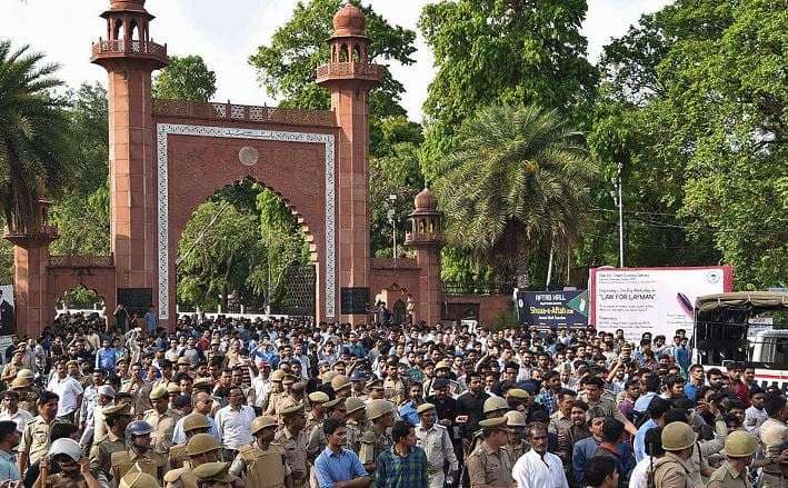Why Muhammad Ali Jinnah Portrait in Aligarh Muslim University आखिर अलीगढ़ मुस्लिम यूनिवर्सिटी में क्यों है जिन्ना की तस्वीर? जिसपर बरपा है हंगामा