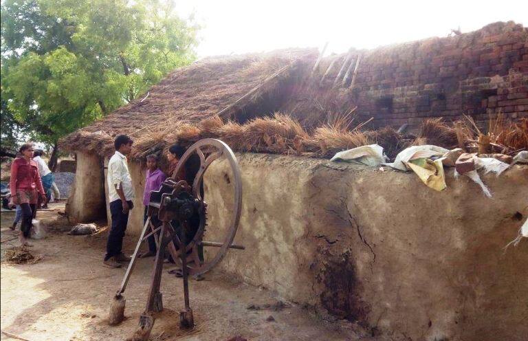 महिला के सिर में जा घुसी आंधी में उड़ती हुई टीन, दर्दनाक मौत A woman traumatic death in storm at Kanpur महिला के सिर में जा घुसी आंधी में उड़ती हुई टीन, दर्दनाक मौत