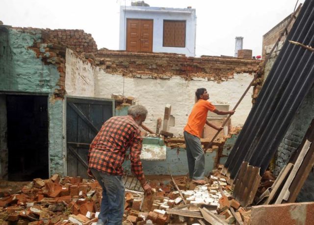 यूपी-राजस्थान में आंधी-तूफान से 108 से ज्यादा की मौत, सीएम योगी ने केंद्र से मांगे 153 करोड़