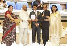 दिव्या दत्ता से लेकर अक्षय खन्ना तक, नेशनल अवॉर्ड के दौरान सितारों की Candid तस्वीरें