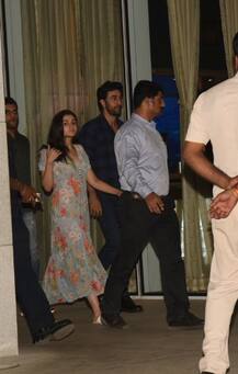 अफेयर की खबरों के बीच रनबीर कपूर के साथ डिनर करने पहुंचीं आलिया भट्ट, देखें