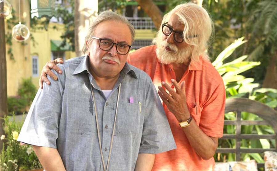 102 Not Out Review: मजेदार है अमिताभ और ऋषि कपूर की ये फिल्म