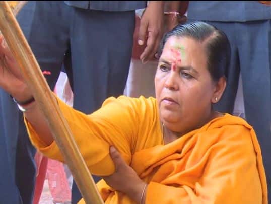 Uma Bharti admonishes Rahul Gandhi on her birthday 2019 में लोकसभा चुनाव नहीं लड़ेंगी उमा भारती, जन्मदिन पर की घोषणा